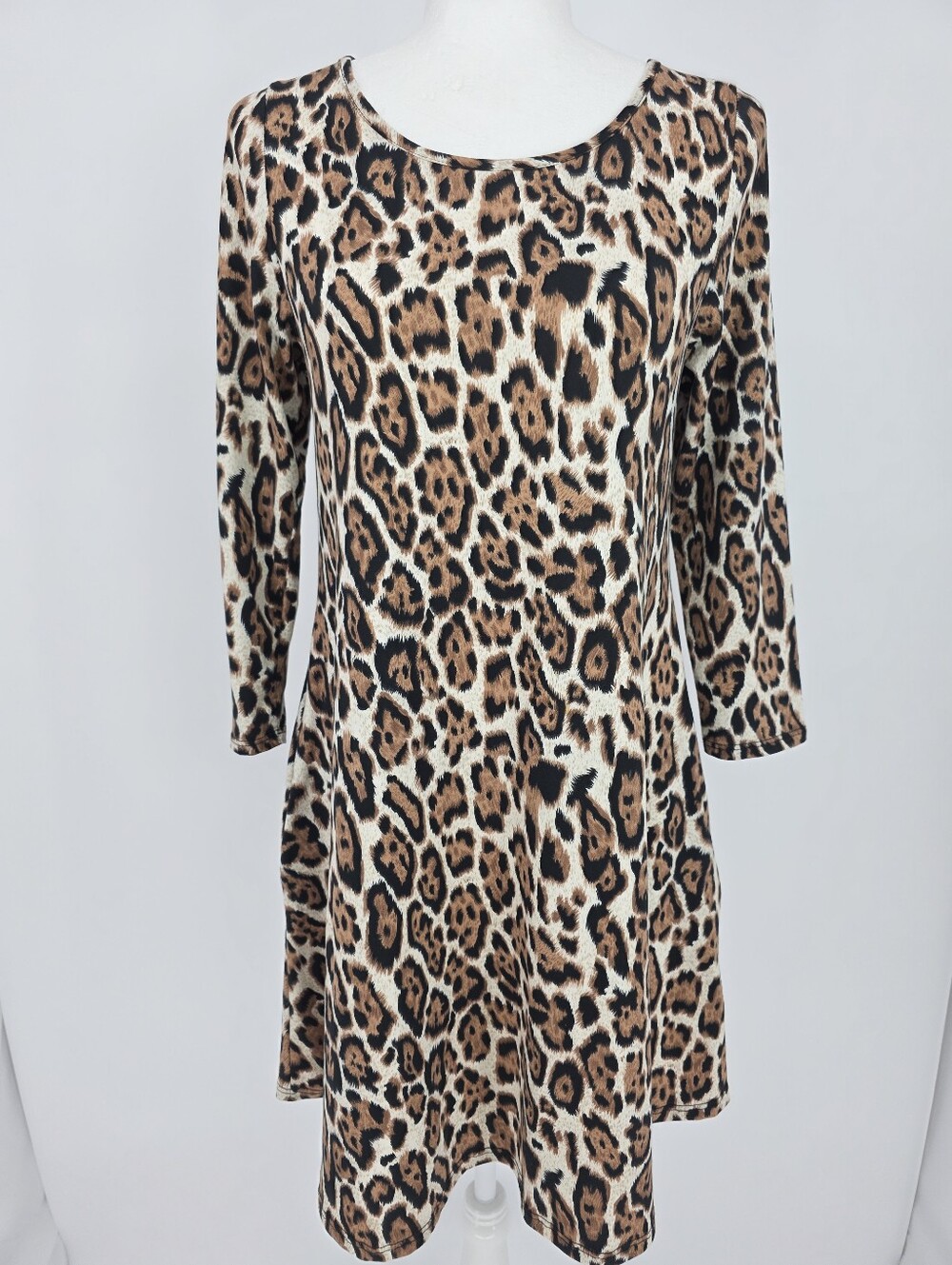 Entro Leopard‎ Print Shift Dress Medium 3/4 Sleeve Keyhole Back Stretch